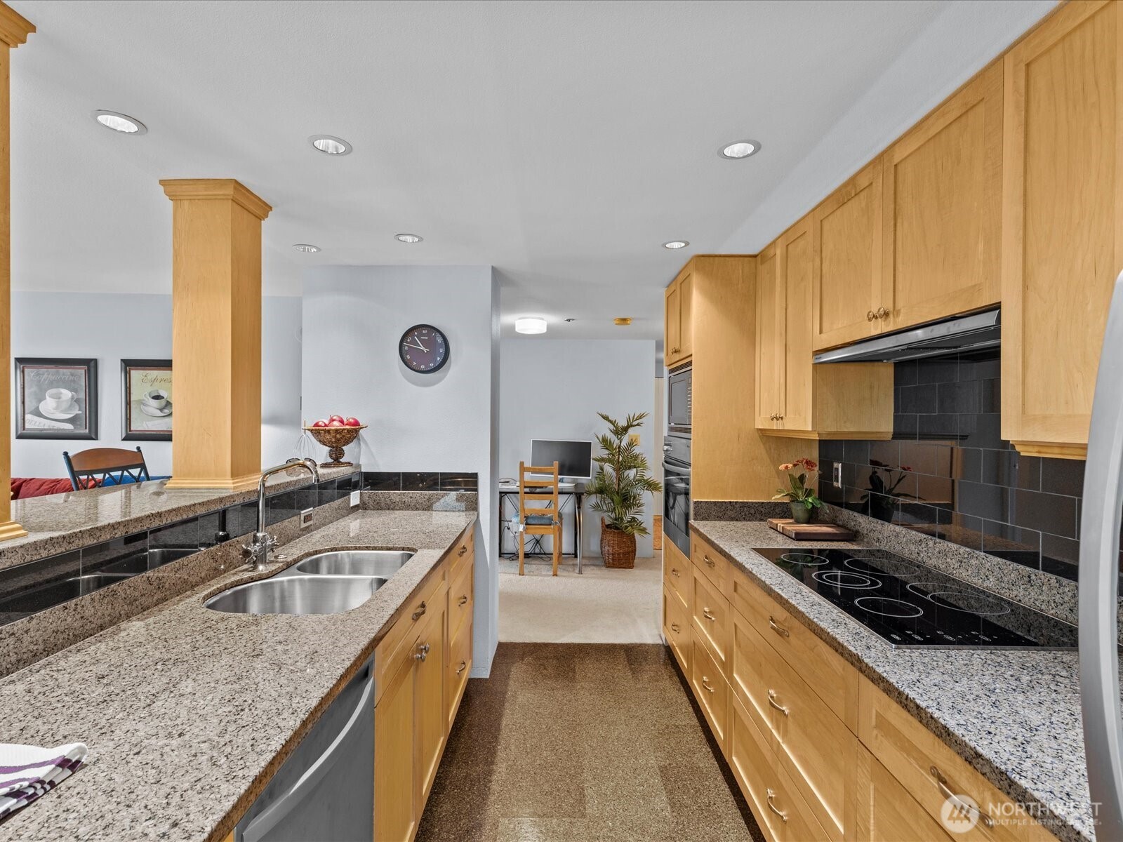121 Vine Street 601