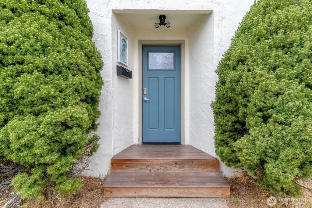 Photo of 415 SE 5th Street, College Place, WA 99324 (MLS # 2495848)