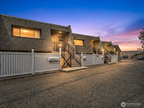 Photo of 1818 Skyline Drive #32, Wenatchee, WA 98801 (MLS # 2527289)