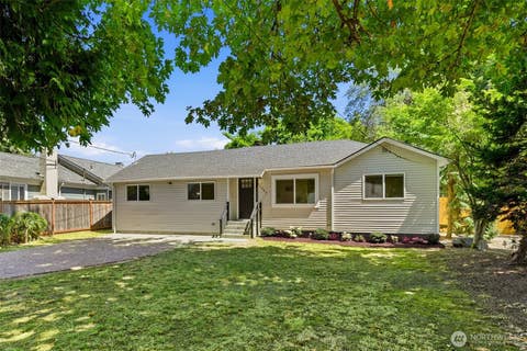 Photo of 12042 14th Avenue NE, Seattle, WA 98125 (MLS # 2554979)