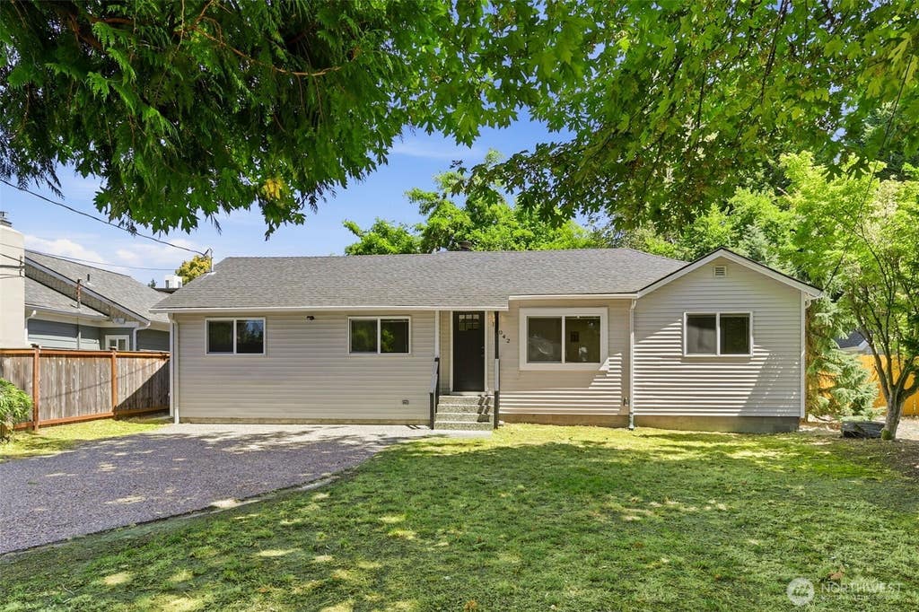 Photo of 12042 14th Avenue NE, Seattle, WA 98125 (MLS # 2554979)