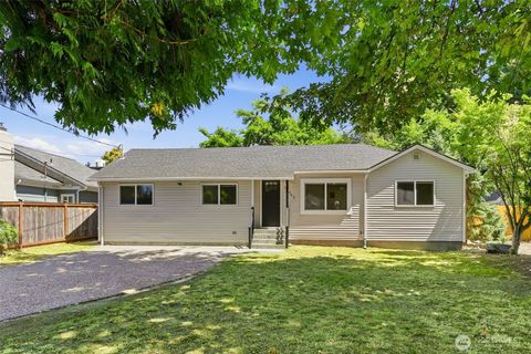 Photo of 12042 14th Avenue NE, Seattle, WA 98125 (MLS # 2554979)