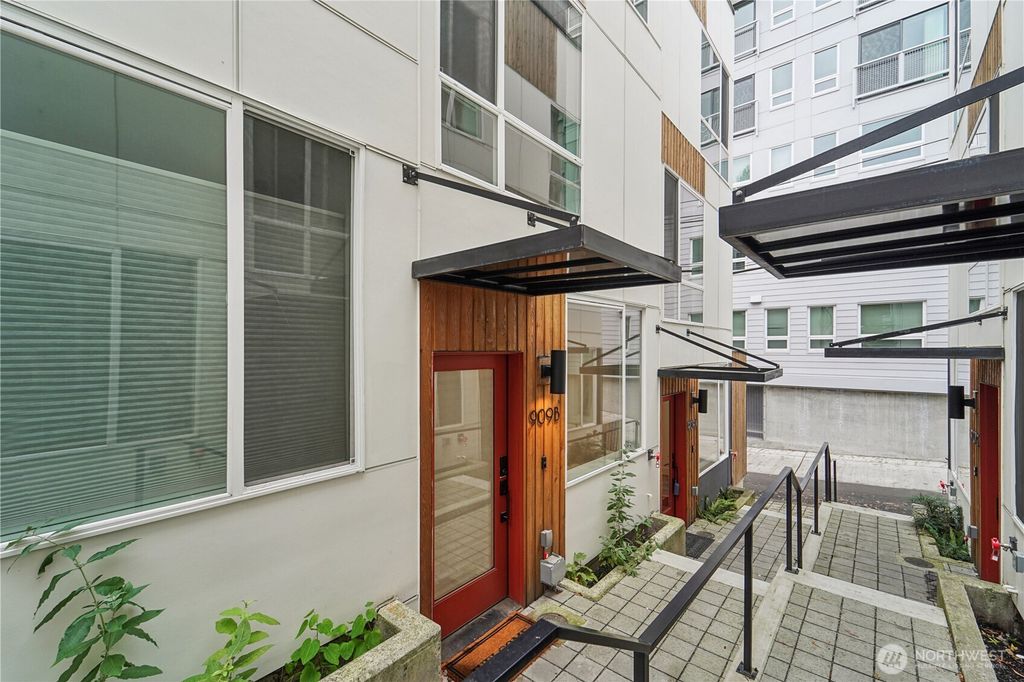 Photo of 909 Hiawatha PL Pl S #B, Seattle, WA 98144 (MLS # 2459064)