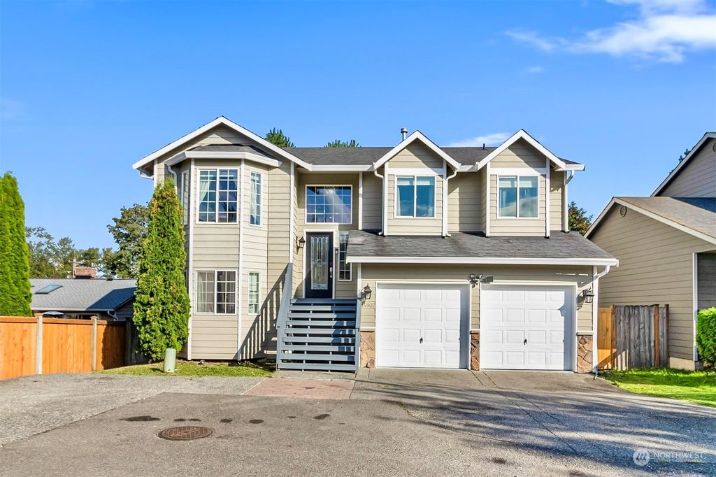 Photo of 14907 9th Place W, Lynnwood, WA 98087 (MLS # 2290093)