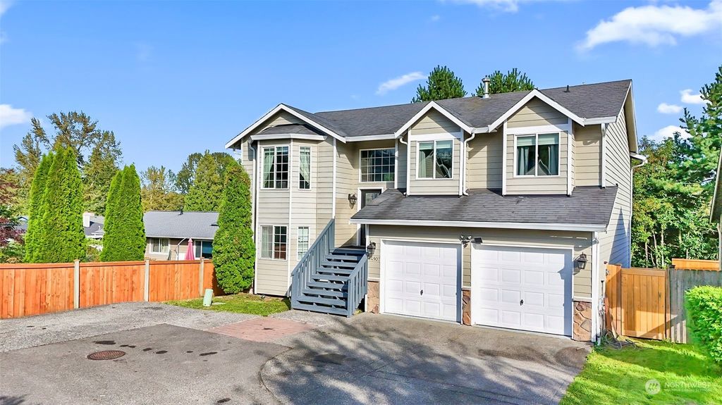 Photo of 14907 9th Place W, Lynnwood, WA 98087 (MLS # 2290093)