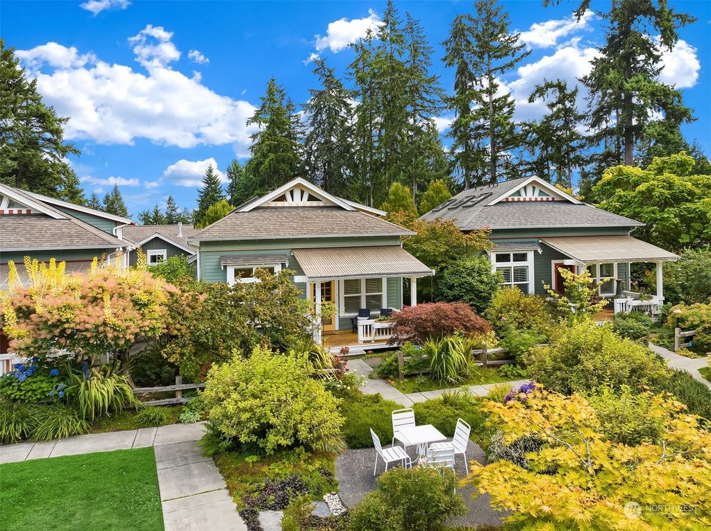 Photo of 13324 NE 111th Court, Redmond, WA 98052 (MLS # 2162716)