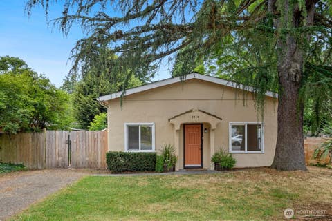 Photo of 3514 SW 98th St ST, Seattle, WA 98126 (MLS # 2549148)