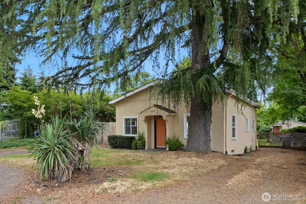 Photo of 3514 SW 98th St ST, Seattle, WA 98126 (MLS # 2549148)