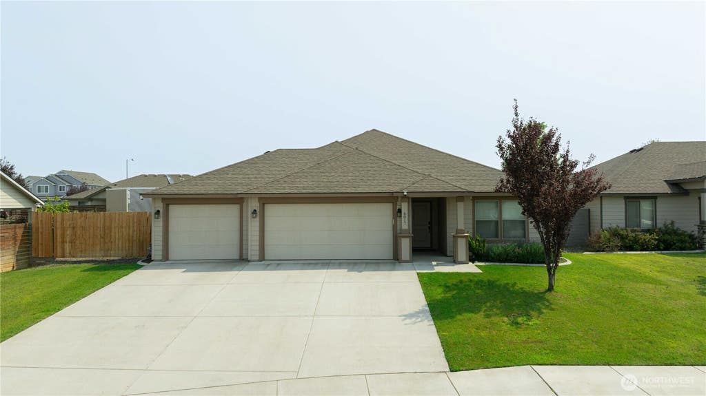 Photo of 6017 Cotswold Lane, Pasco, WA 99301 (MLS # 2568724)