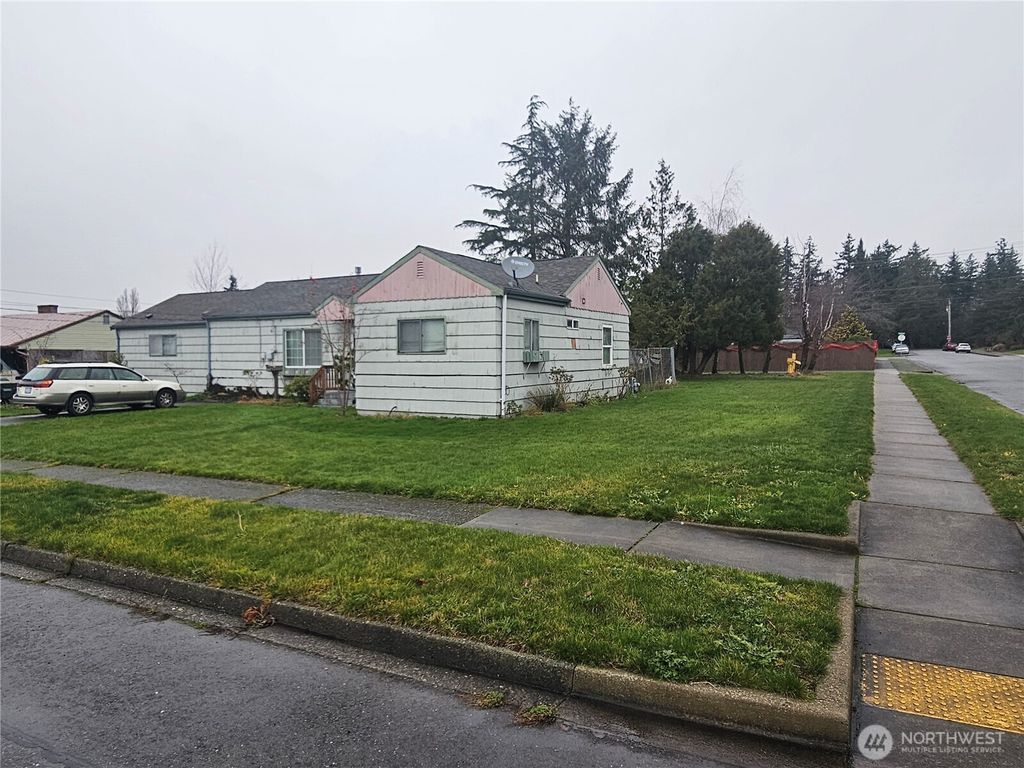 Photo of 1535 Broad Street, Mount Vernon, WA 98274 (MLS # 2466048)