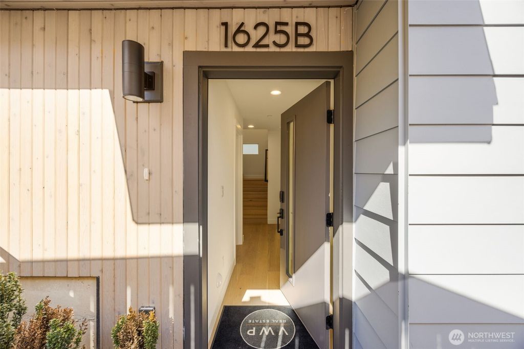 Photo of 1625 B 21st Avenue, Seattle, WA 98122 (MLS # 2497431)