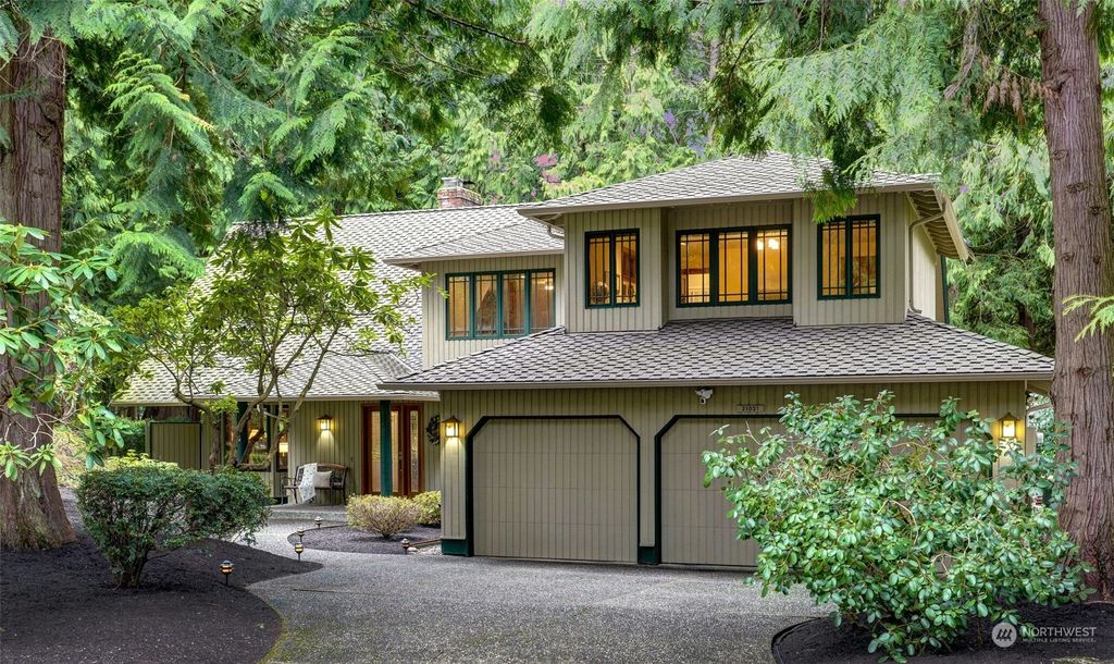 Photo of 21021 NE 32nd Place, Sammamish, WA 98074 (MLS # 2041923)
