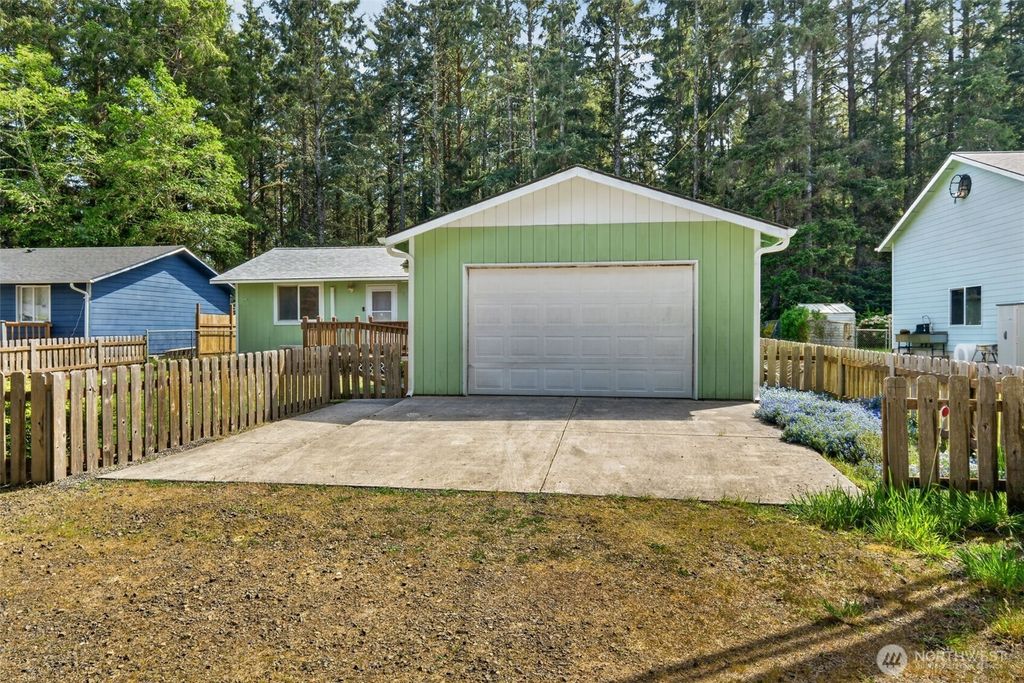 Photo of 1716 194th Street, Long Beach, WA 98631 (MLS # 2513265)