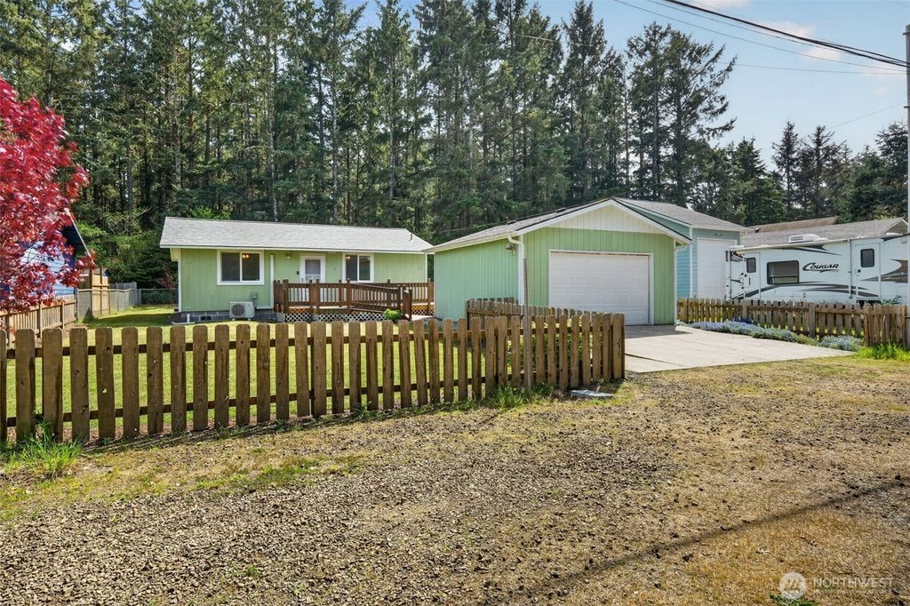 Photo of 1716 194th Street, Long Beach, WA 98631 (MLS # 2513265)