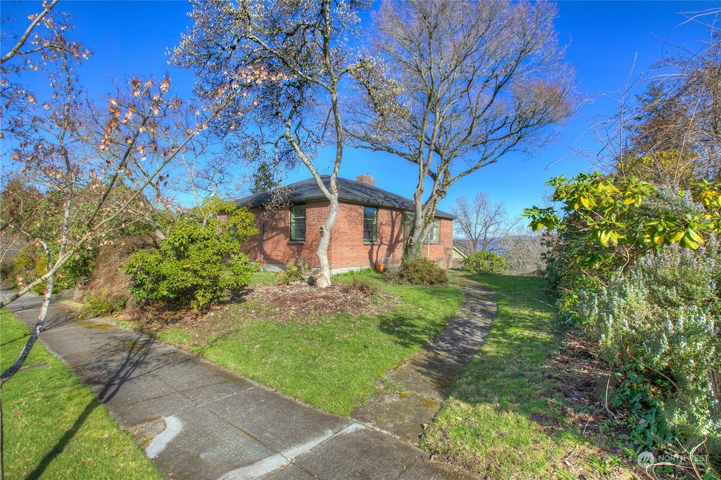 Photo of 10250 SE Waters Ave S Ave, Seattle, WA 98178 (MLS # 2202337)