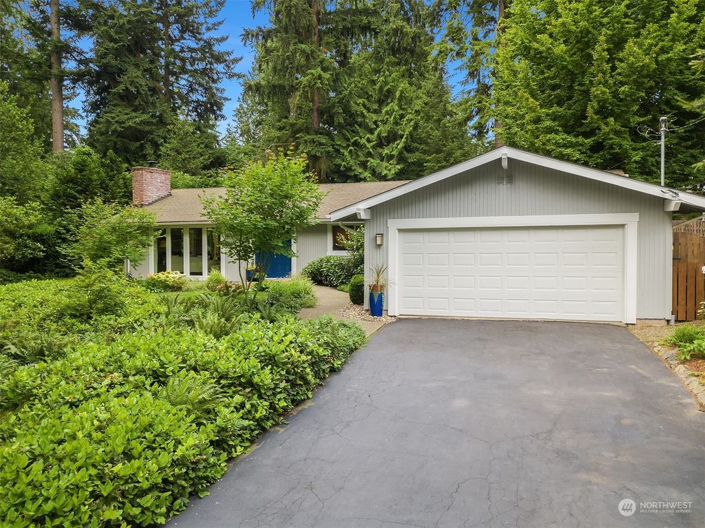 Photo of 4595 89th Avenue SE, Mercer Island, WA 98040 (MLS # 2133607)