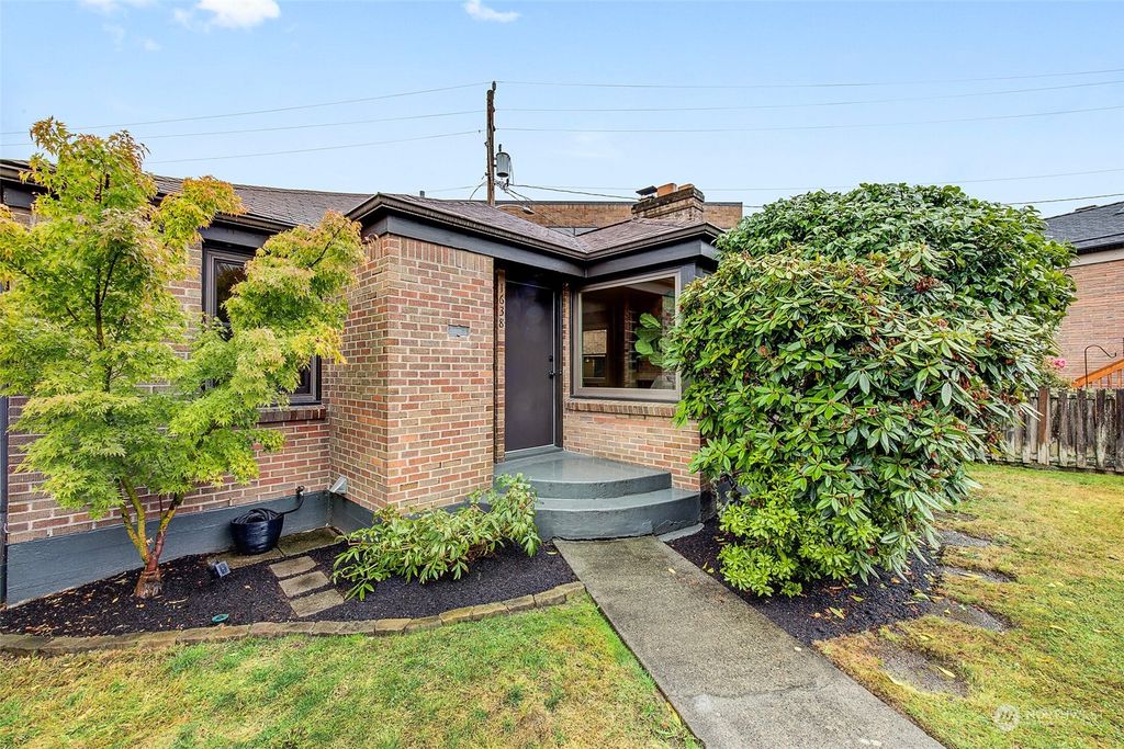 Photo of 1638 McGilvra Boulevard E, Seattle, WA 98112 (MLS # 2165590)