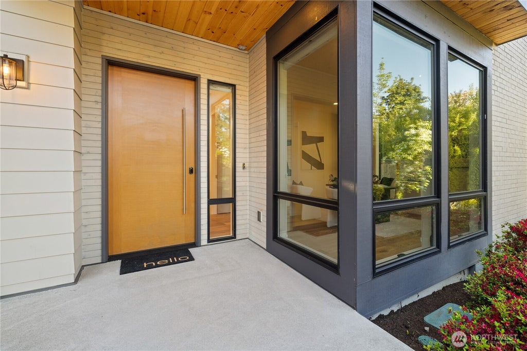 Photo of 5225 114th Ave NE AVE, Kirkland, WA 98033 (MLS # 2548689)