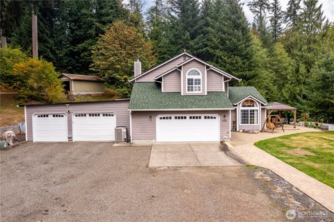 Photo of 809 Melton Road, Castle Rock, WA 98611 (MLS # 2586288)