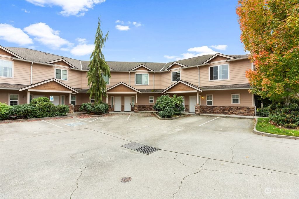 Photo of 1316 Beach Avenue #B, Marysville, WA 98270 (MLS # 2303815)