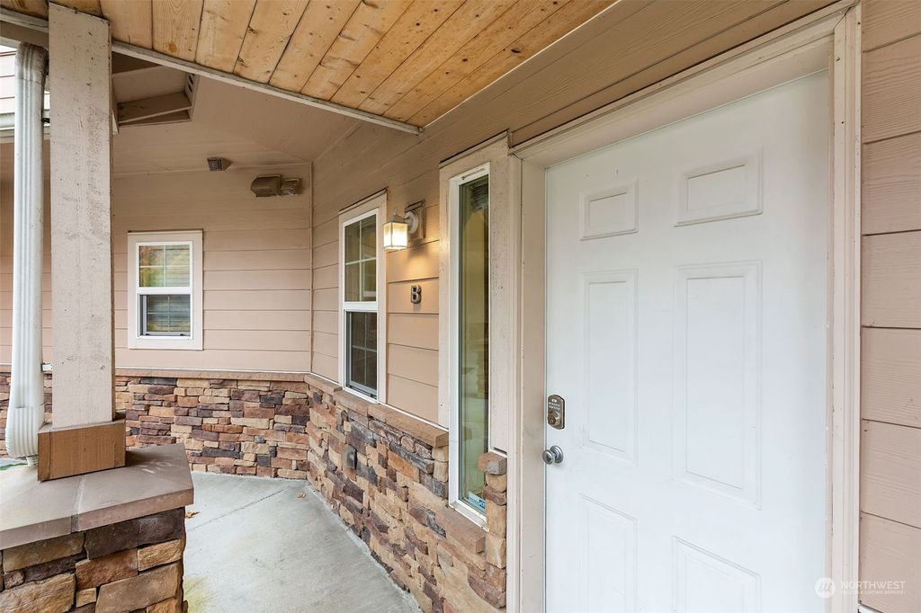Photo of 1316 Beach Avenue #B, Marysville, WA 98270 (MLS # 2303815)