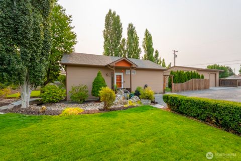 Photo of 716 S Wanapum Drive, Moses Lake, WA 98837 (MLS # 2430619) Photo of 716 S Wanapum Drive, Moses Lake, WA 98837 (MLS # 2430619)