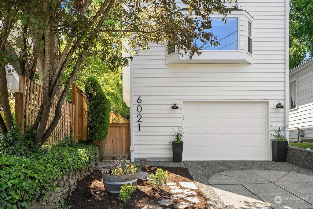 Photo of 6021 35th Avenue NE, Seattle, WA 98115 (MLS # 2263664)