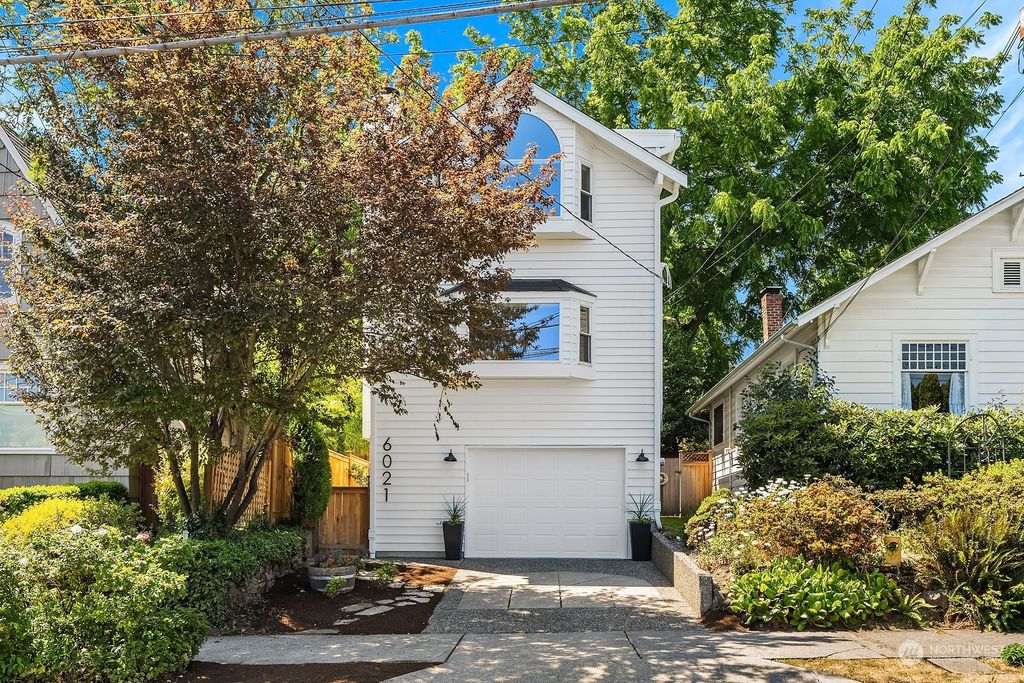 Photo of 6021 35th Avenue NE, Seattle, WA 98115 (MLS # 2263664)