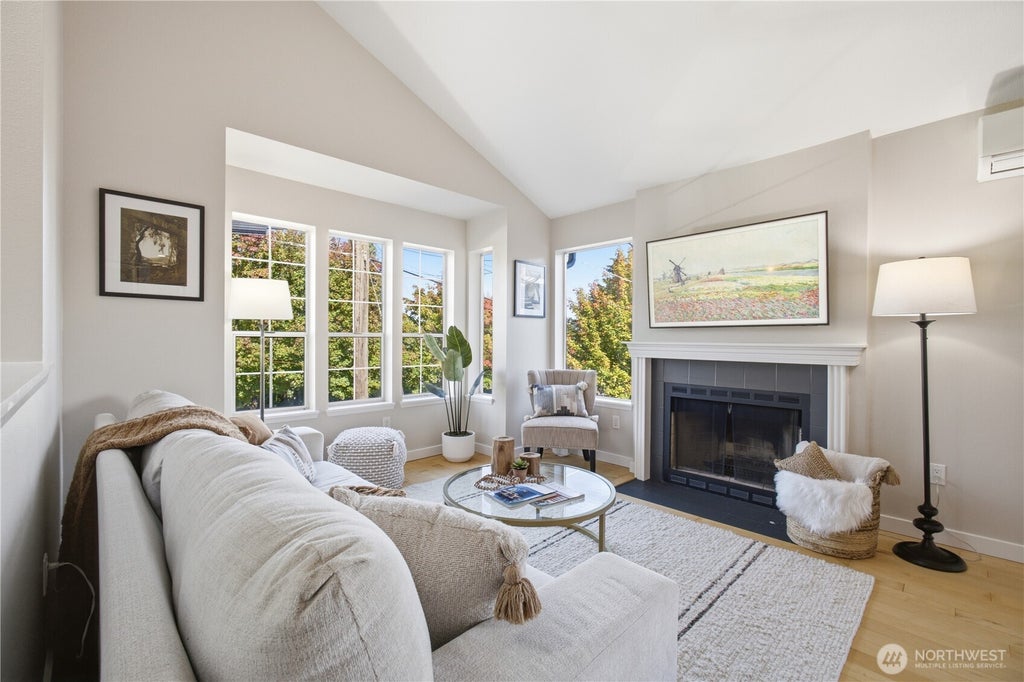 Photo of 907 NW 83rd Street, Seattle, WA 98117 (MLS # 2592739)