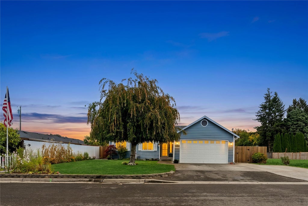 Photo of 1329 21st Street NW, Puyallup, WA 98371 (MLS # 2594081)
