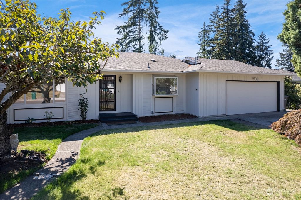 Photo of 13825 SE 161st Place, Renton, WA 98058 (MLS # 2287147)