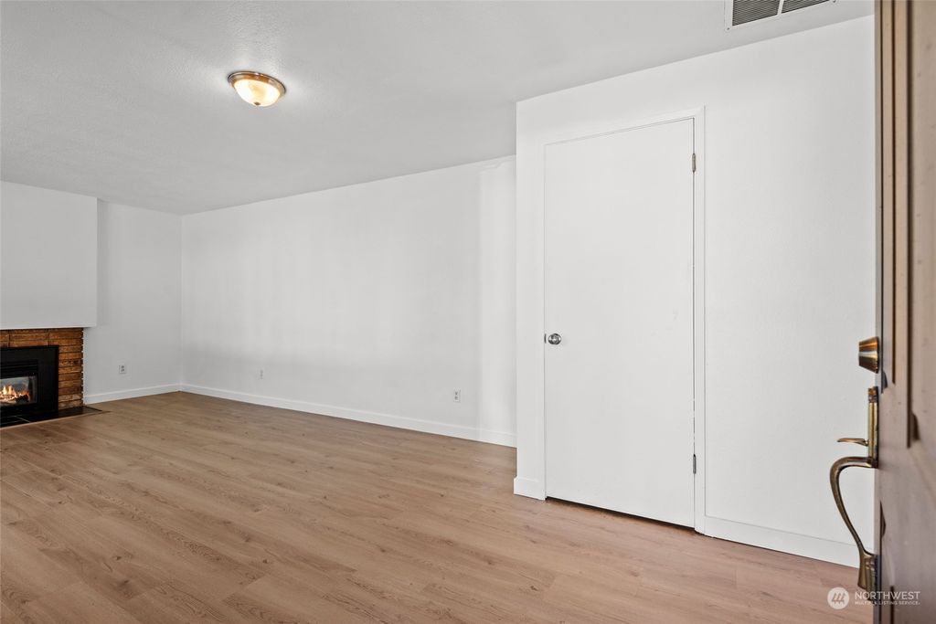 Photo of 13825 SE 161st Place, Renton, WA 98058 (MLS # 2287147)