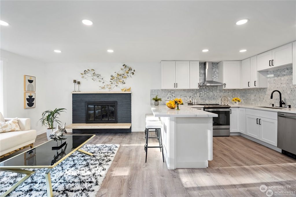 Photo of 7322 18th Avenue SW, Seattle, WA 98106 (MLS # 2211883)