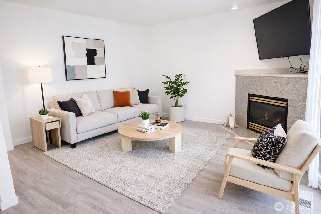 Photo of 15815 Admiralty Way #D5, Lynnwood, WA 98087 (MLS # 2477964)