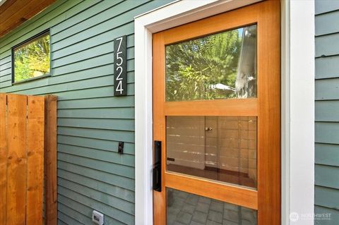 Photo of 7524 31st Avenue NE, Seattle, WA 98115 (MLS # 2440094)