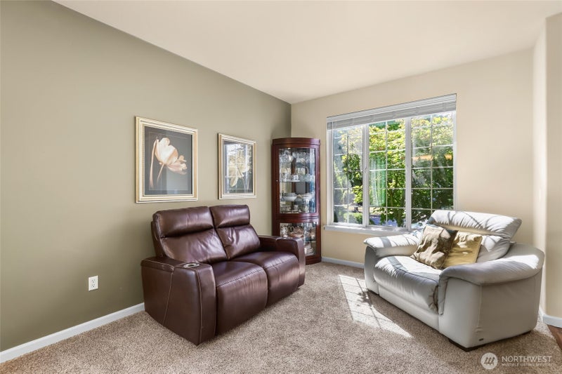 3711 Santis Loop SE