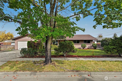 Photo of 140 Jefferson Avenue, Buckley, WA 98321 (MLS # 2583809)