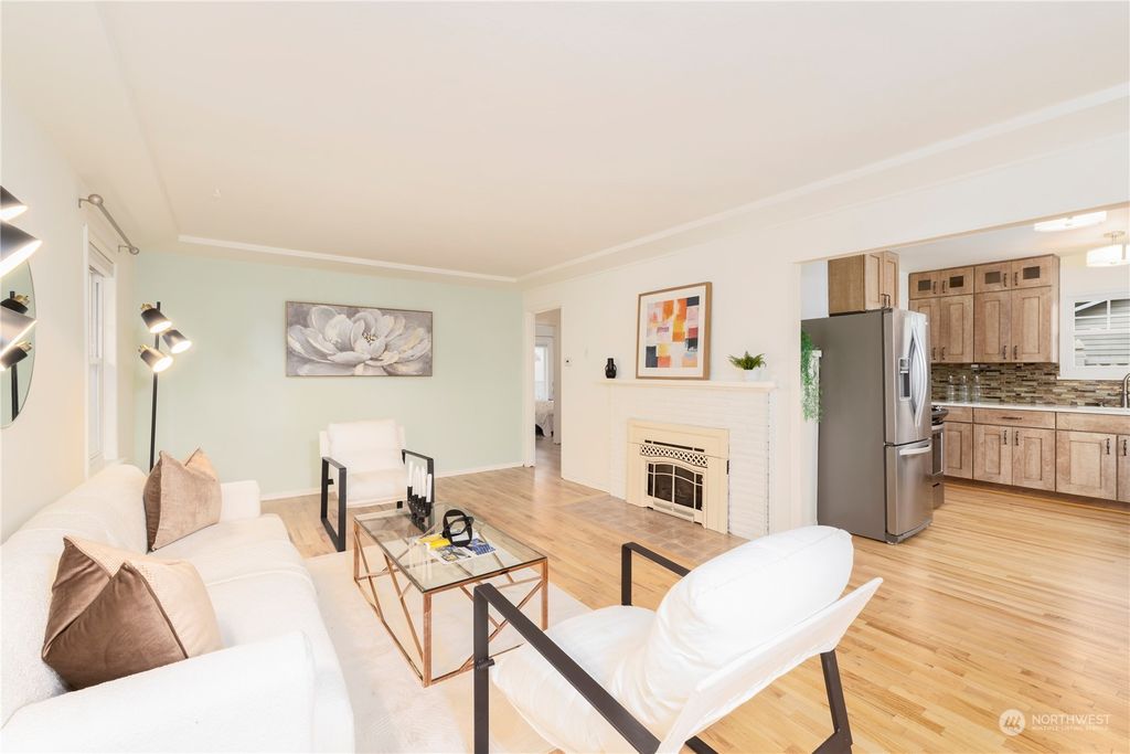 Photo of 10737 Whitman Avenue N, Seattle, WA 98133 (MLS # 2297946)