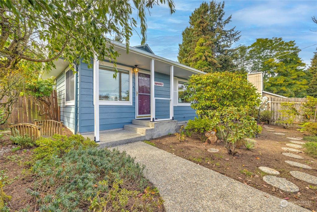 Photo of 10737 Whitman Avenue N, Seattle, WA 98133 (MLS # 2297946)