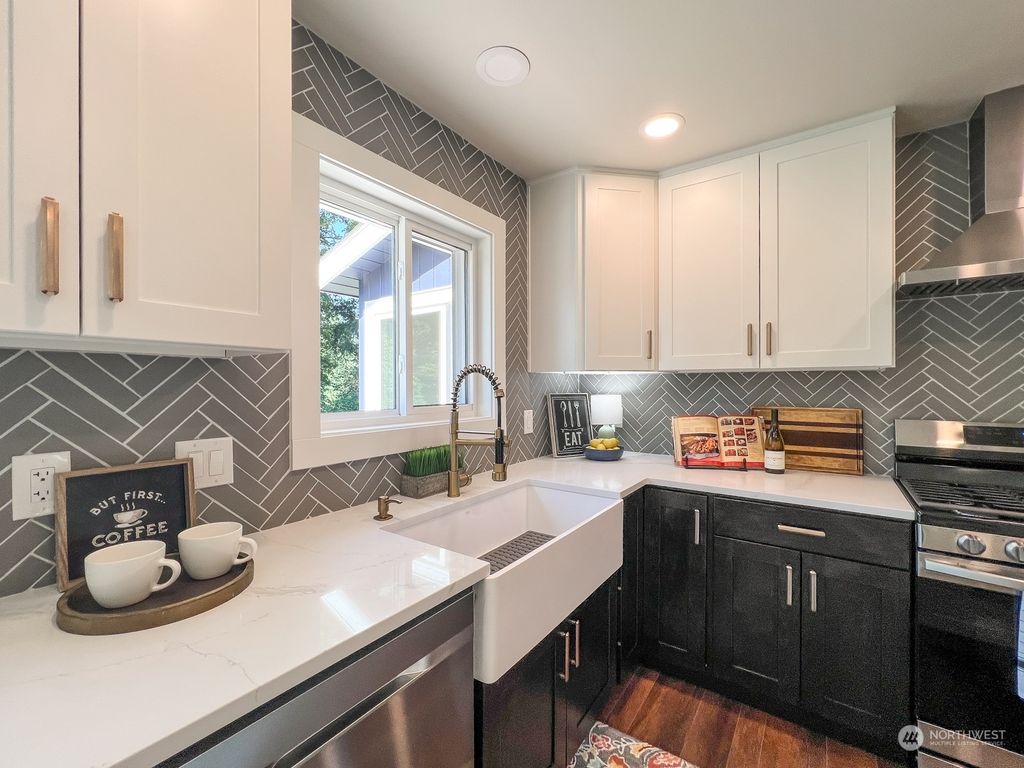 Photo of 5015 NE 187th Street, Lake Forest Park, WA 98155 (MLS # 2255619)