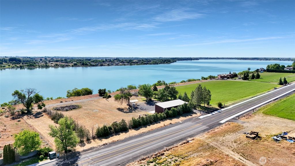 Photo of 3738 Westshore Drive NE, Moses Lake, WA 98837 (MLS # 2529399)