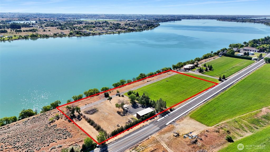 Photo of 3738 Westshore Drive NE, Moses Lake, WA 98837 (MLS # 2529399)