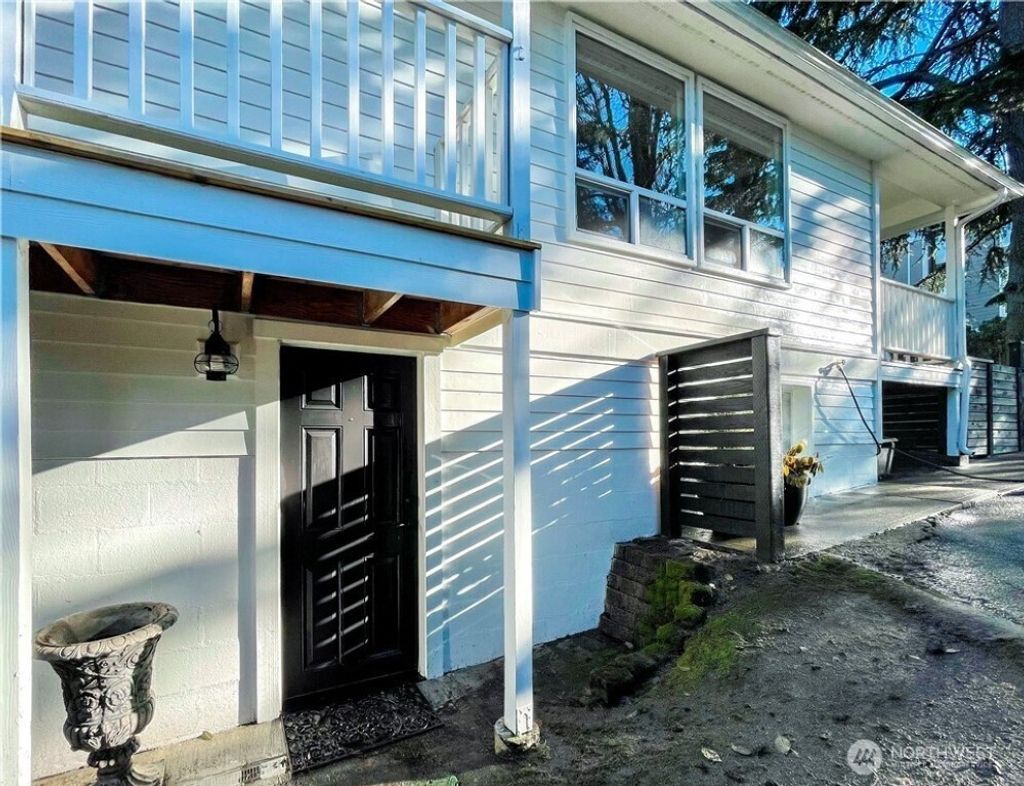 Photo of 516 2nd Avenue S #B, Kirkland, WA 98033 (MLS # 2464200)