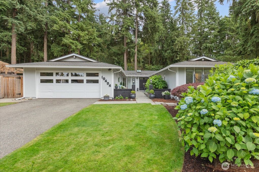 Photo of 10404 165th Place NE, Redmond, WA 98052 (MLS # 2396230)