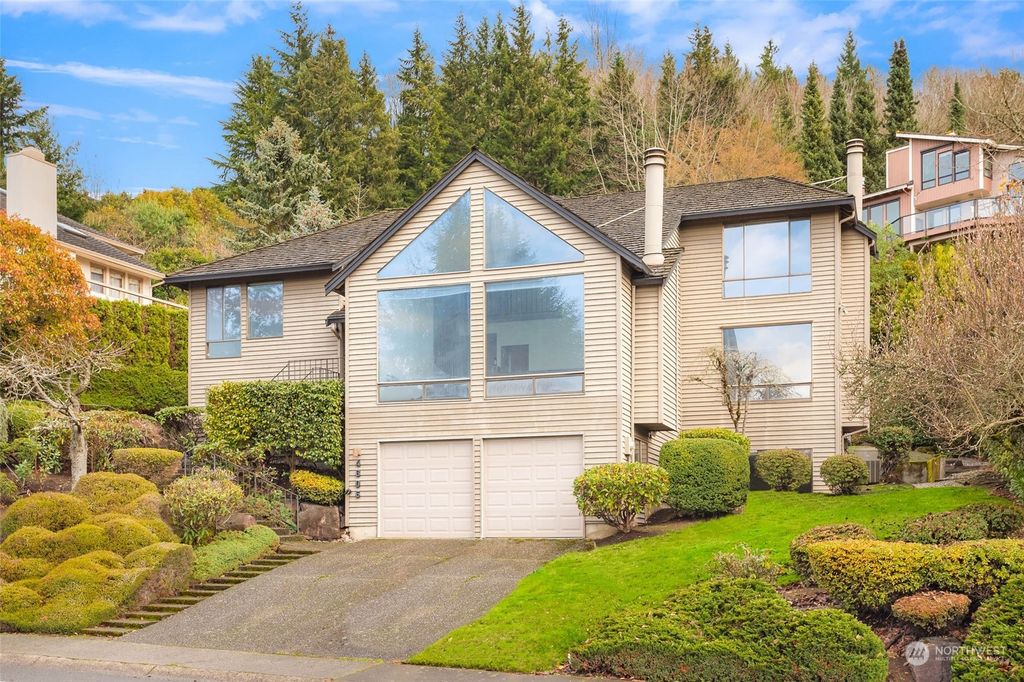 Photo of 4806 Somerset Drive SE, Bellevue, WA 98006 (MLS # 2310586)