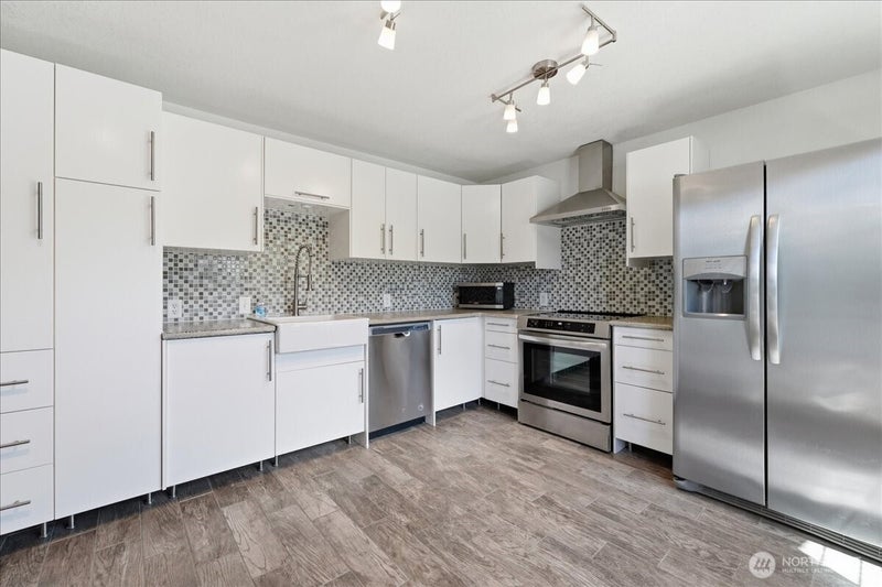330 W Highland Avenue