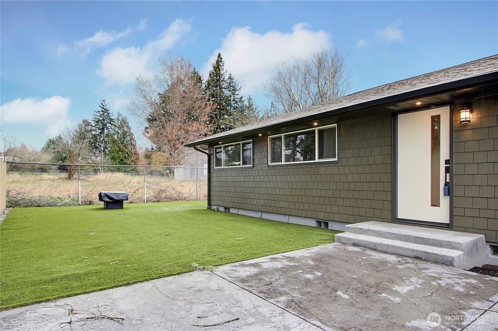 Photo of 14621 42nd Avenue S, Tukwila, WA 98168 (MLS # 2346236)