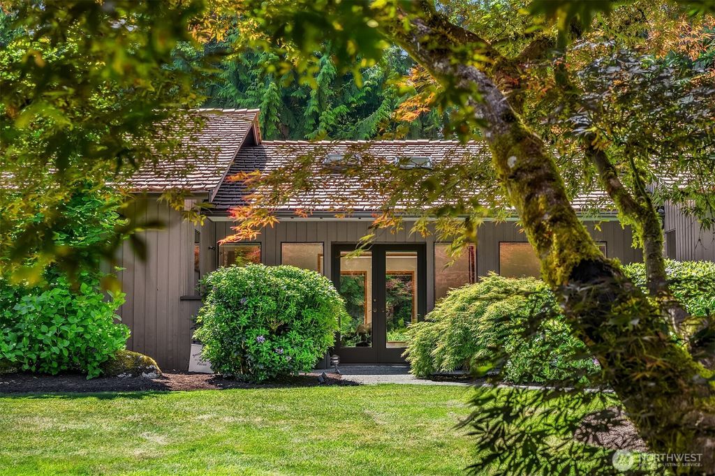 Photo of 7511 220th Avenue NE, Redmond, WA 98053 (MLS # 2393900)