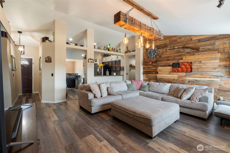 2708 180th Street E