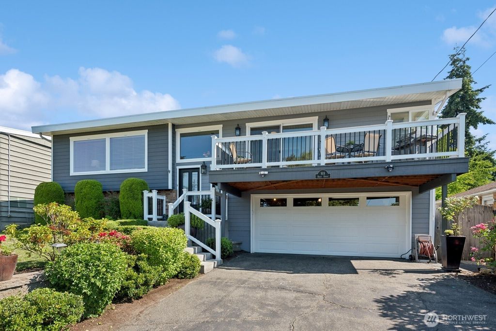 Photo of 918 Daley Street, Edmonds, WA 98020 (MLS # 2409107)